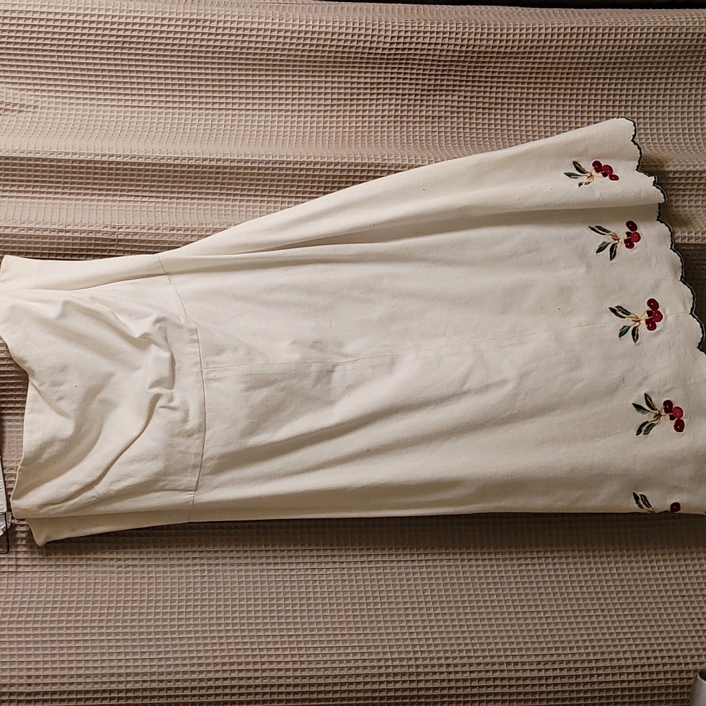 White strapless dress